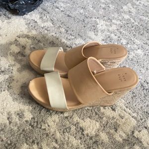 Tan wedges!